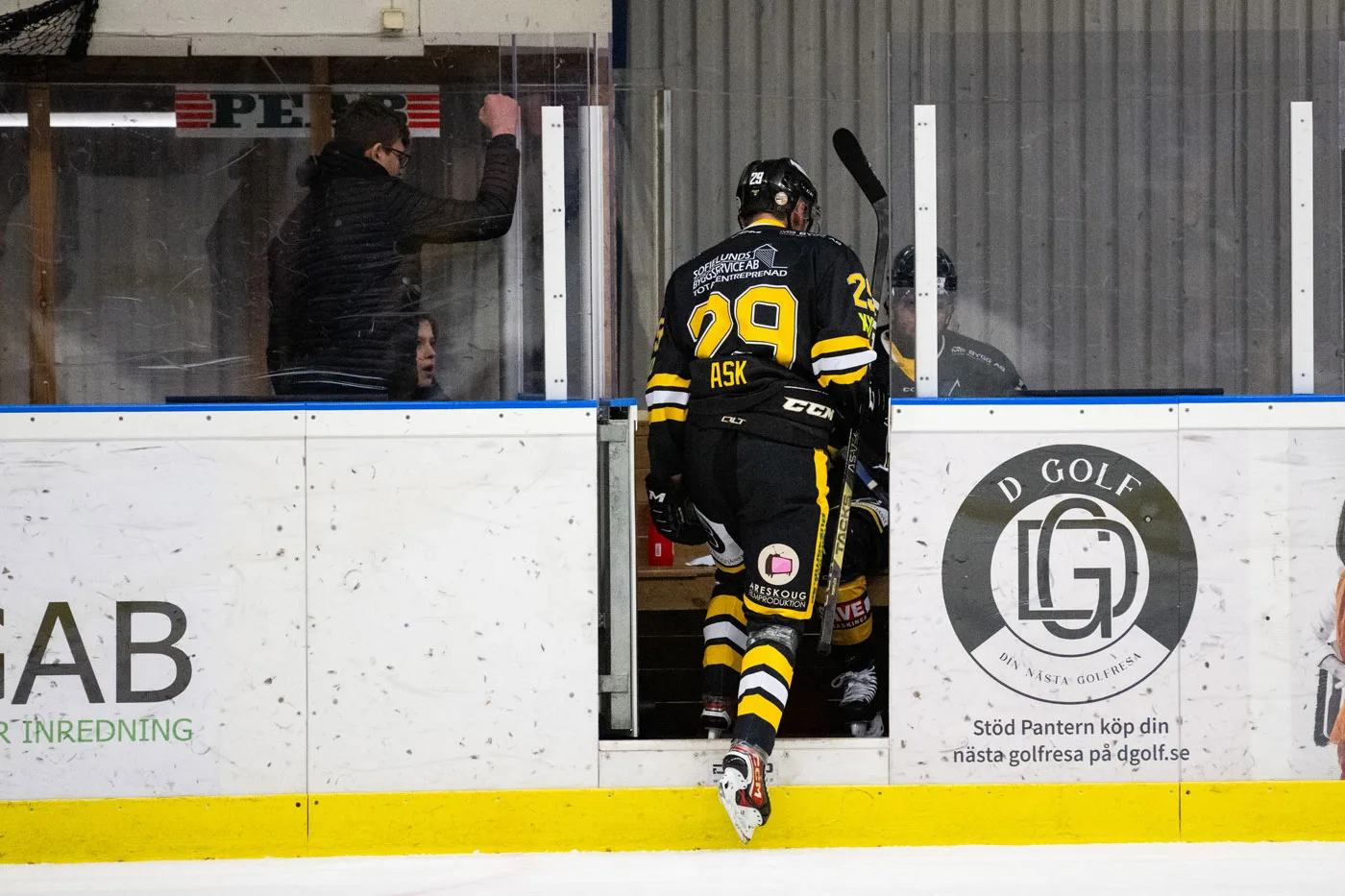 MJÖRNBERG: Cirkusen är igång igen – något måste göras åt Hockeyettan