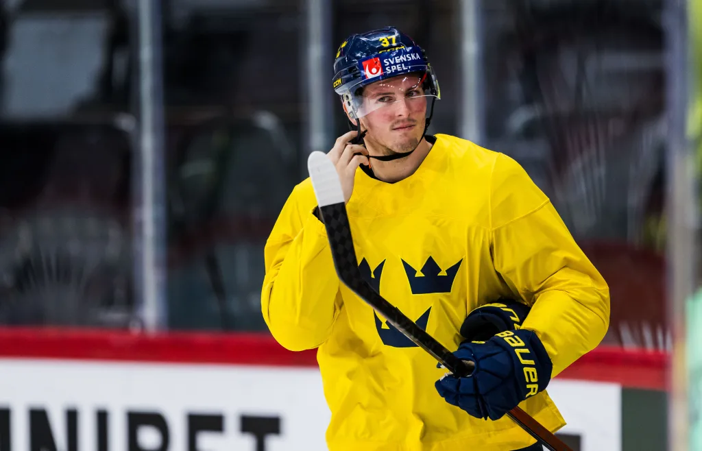 Svensken släpps av NHL-klubben – blir free agent