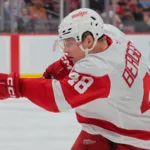 NHL-svensken höjer lönen med tio miljoner