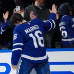 Mitch Marner skriver på för 900 miljoner