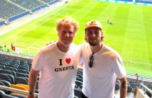 Svenska stjärnan på match i Sverige – med superkändisen
