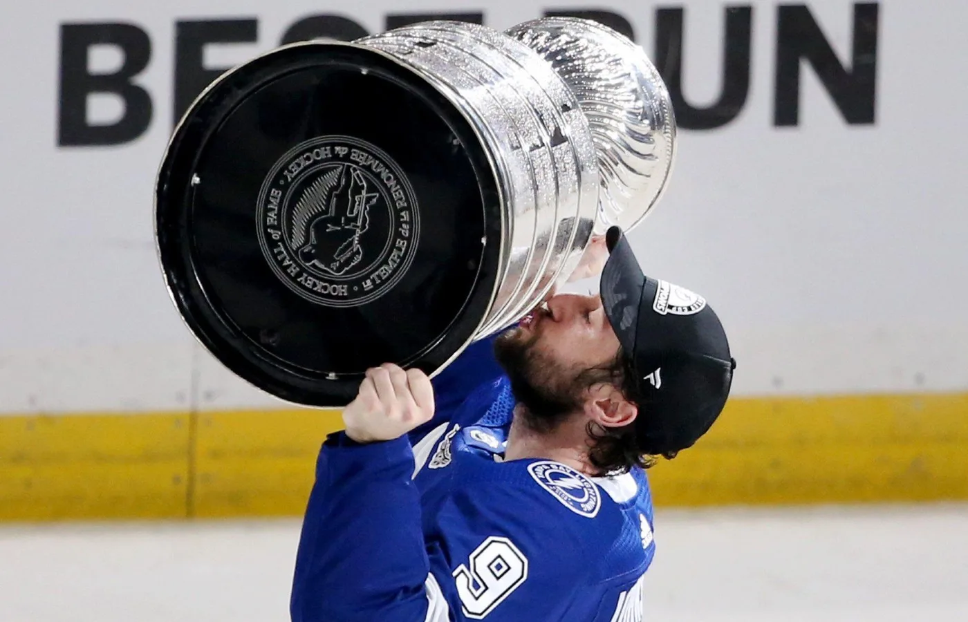 Tvåfaldige Stanley Cup-mästaren slutar