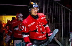 Förre SHL-spelaren stannar i KHL