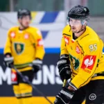 Lämnar – efter bara tre matcher för klubben