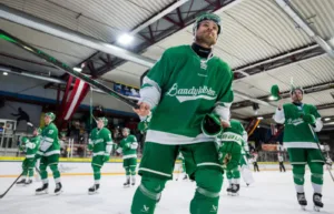 Stjärnan har en önskan: ”Ber till hockeygudarna”