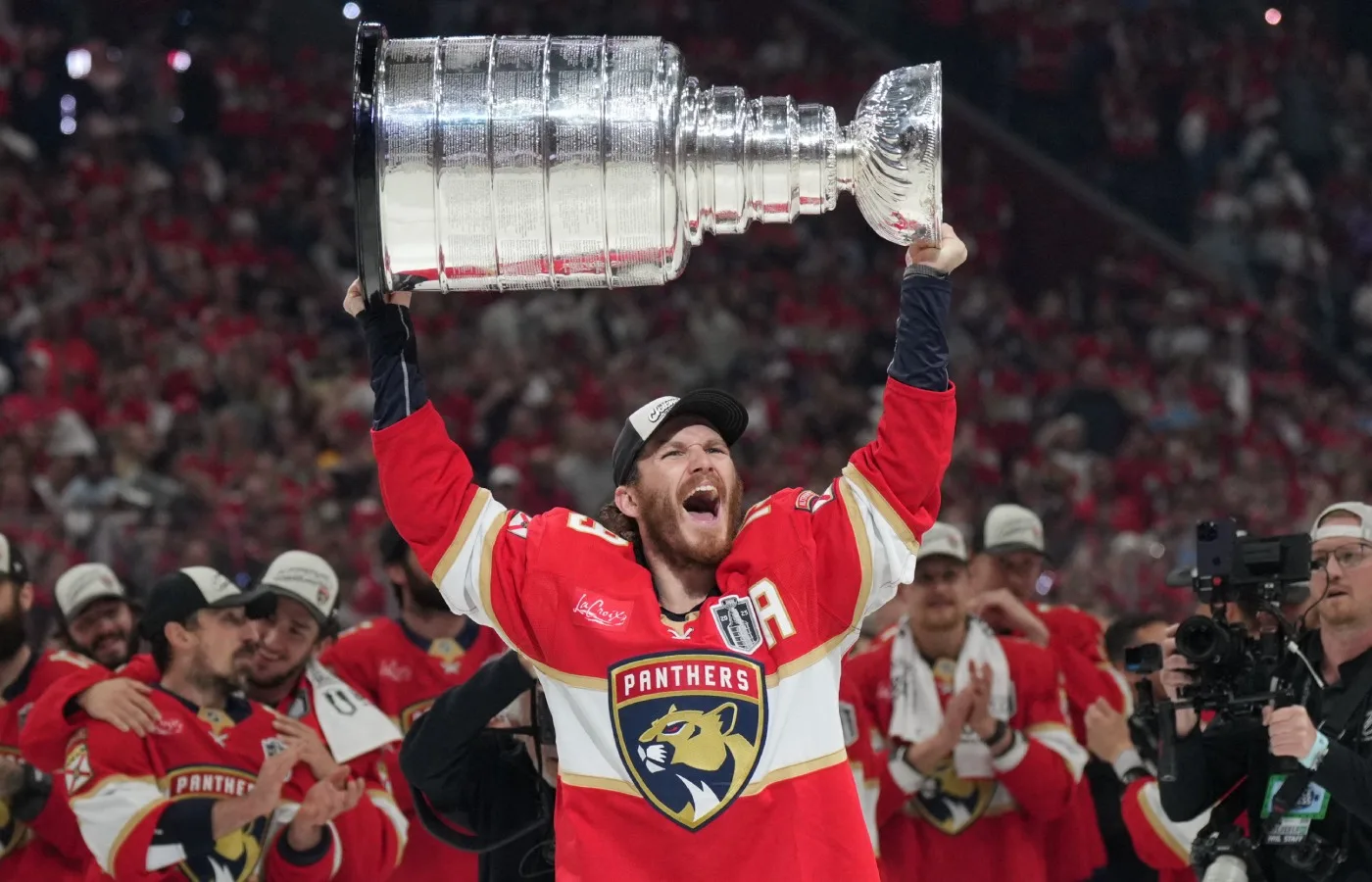 Efter två raka Stanley Cup – pryder omslaget på NHL 26