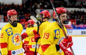 Match i TV-pucken avbröts efter allvarlig skada