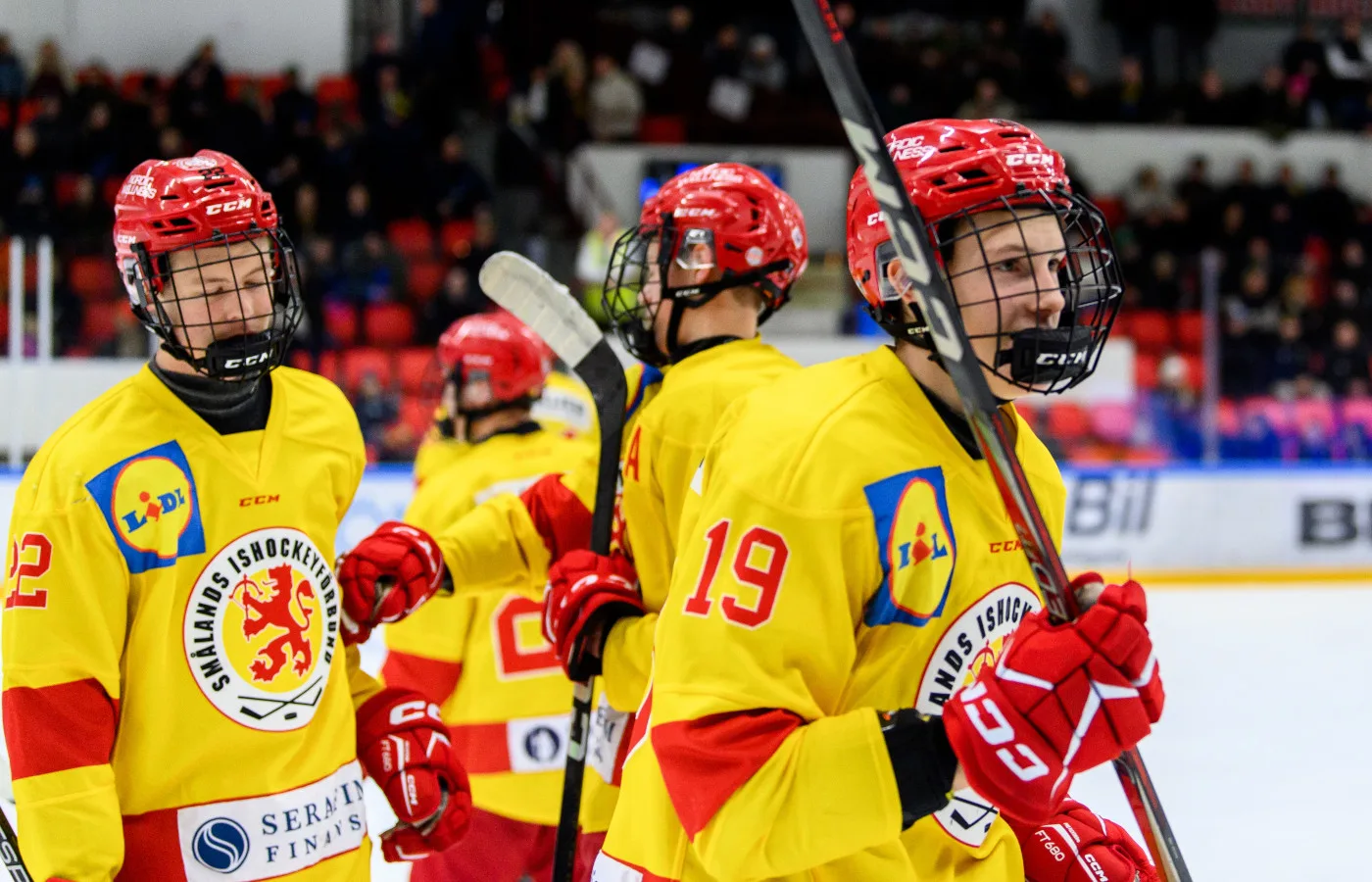 Match i TV-pucken avbröts efter allvarlig skada