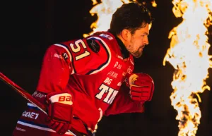 Osäker status på Timrå-kaptenen inför SHL-premiären
