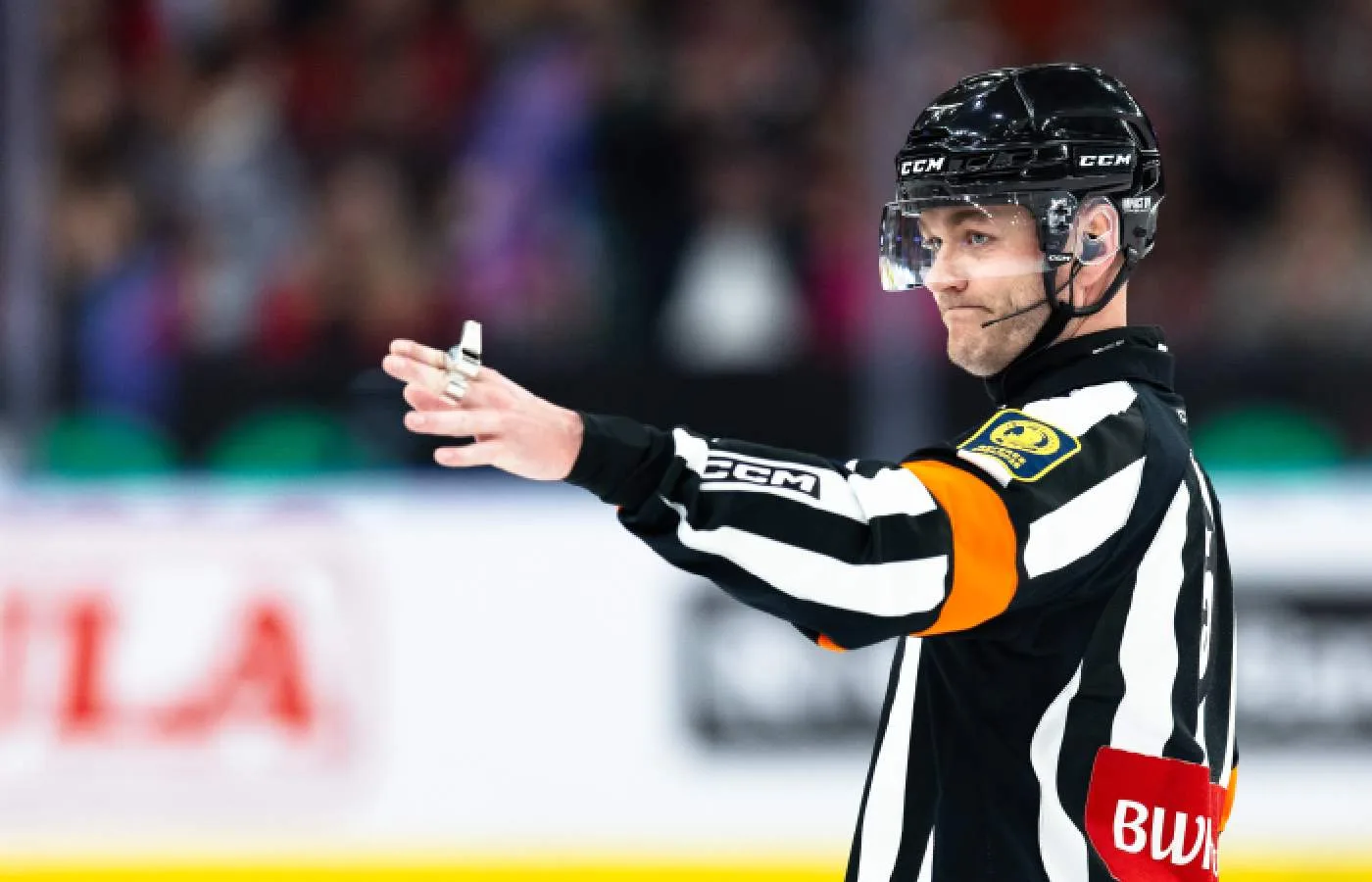 SHL-domare i olycka: ”Blev en ambulans ner till Örebro”