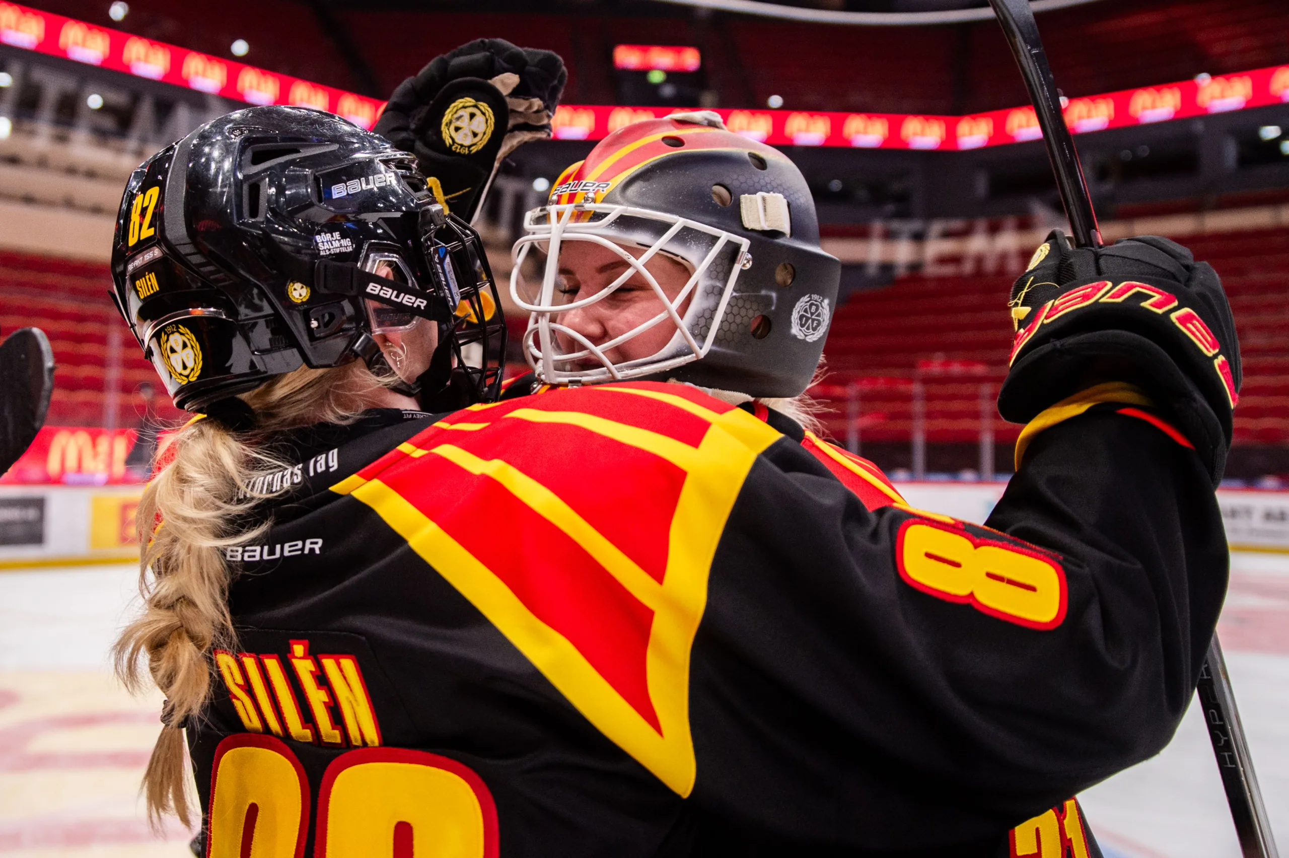 Anna Brenkle gjorde två mål när Brynäs vann mot Djurgården