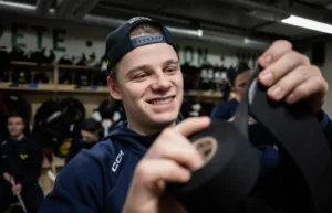 Svenske backen slog till – sköt första AHL-målet