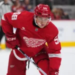 Draftades i sjunderundan – nu tar 20-åringen plats i NHL