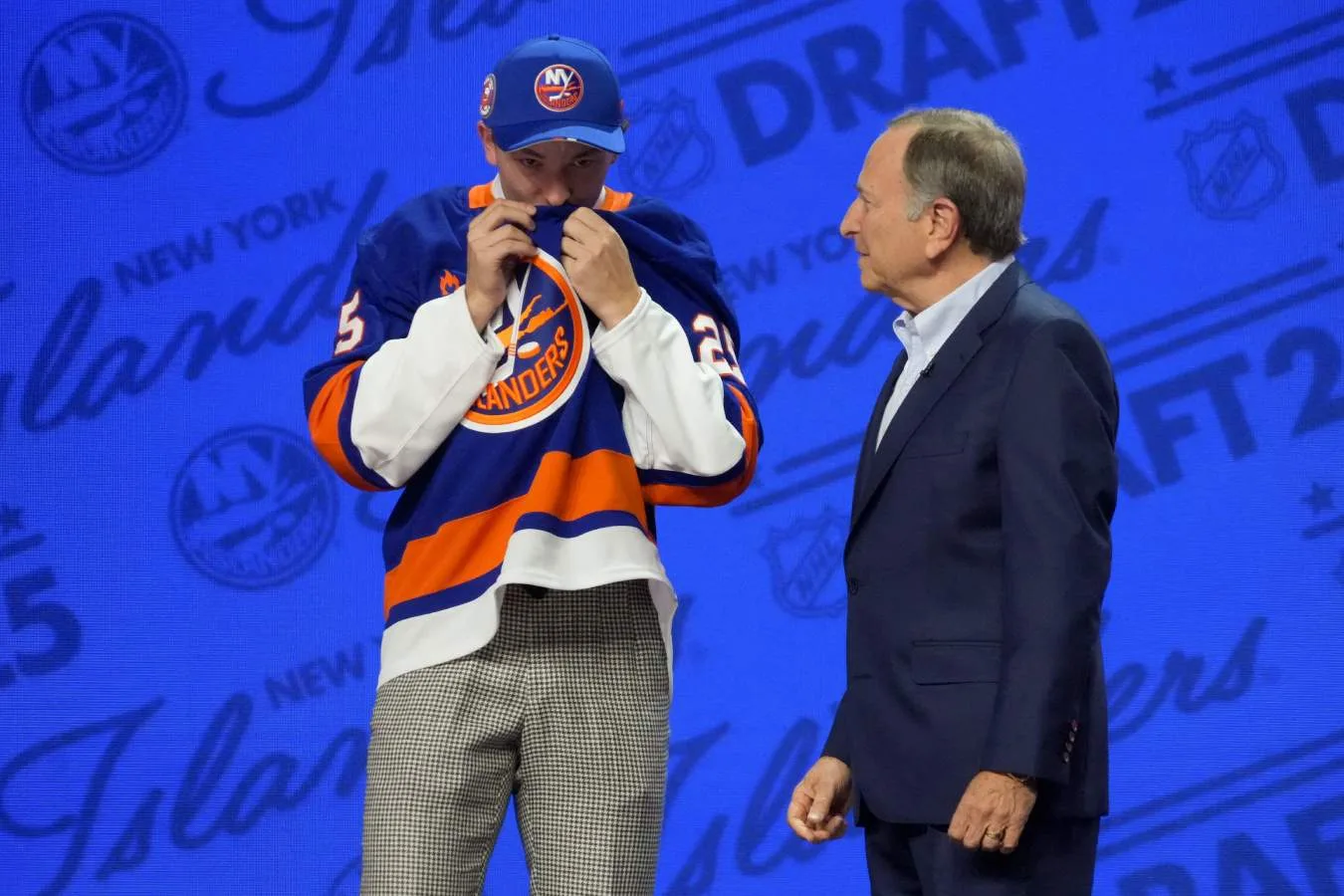 Draftettan går rakt in i NHL – månaden efter 18-årsdagen