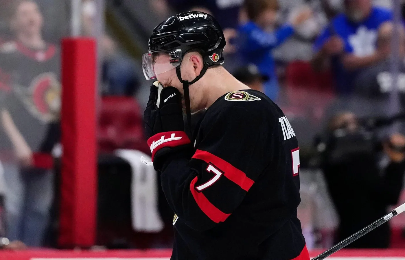 Brady Tkachuk skadad