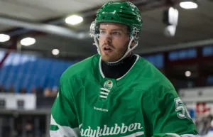 Backen tillbaka från skada – gör säsongsdebut för Rögle