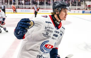 19-åringens succé – har gjort poäng i tio (!) raka matcher