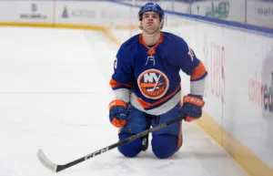 Försenad – då petas stjärnforwarden