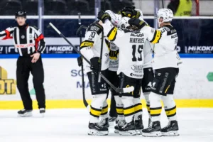 Västerås vann – efter hattrick av Carl Jakobsson