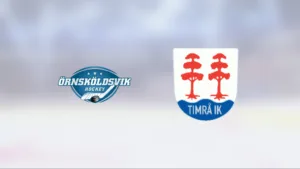 Timrå IK U18:s Max Persson bakom två mål i segern mot Ö-vik Hockey J18