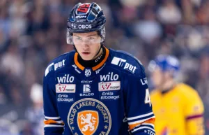 Nyckelbacken utgår från Juniorkronornas trupp