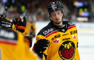 SHL-forwarden lämnar återbud till landslaget