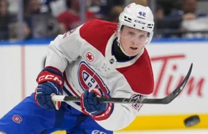 Uppgifter: Svensken kan trejdas – efter NHL-debuten