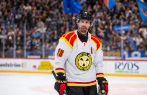 Smällen: Stjärnan saknas efter otäcka skadan