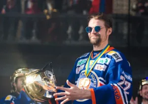 Tidigare SM-guldvinnaren får sparken