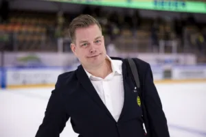 Nyckelpersonen stannar: ”Varför byta ut en Ferrari mot en trampbil?”