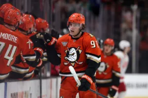 Svensken får utmärkelse för sin succéstart i NHL