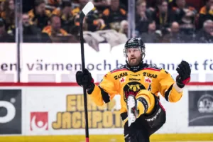 Vändningen: Omark återvänder inte till Schweiz