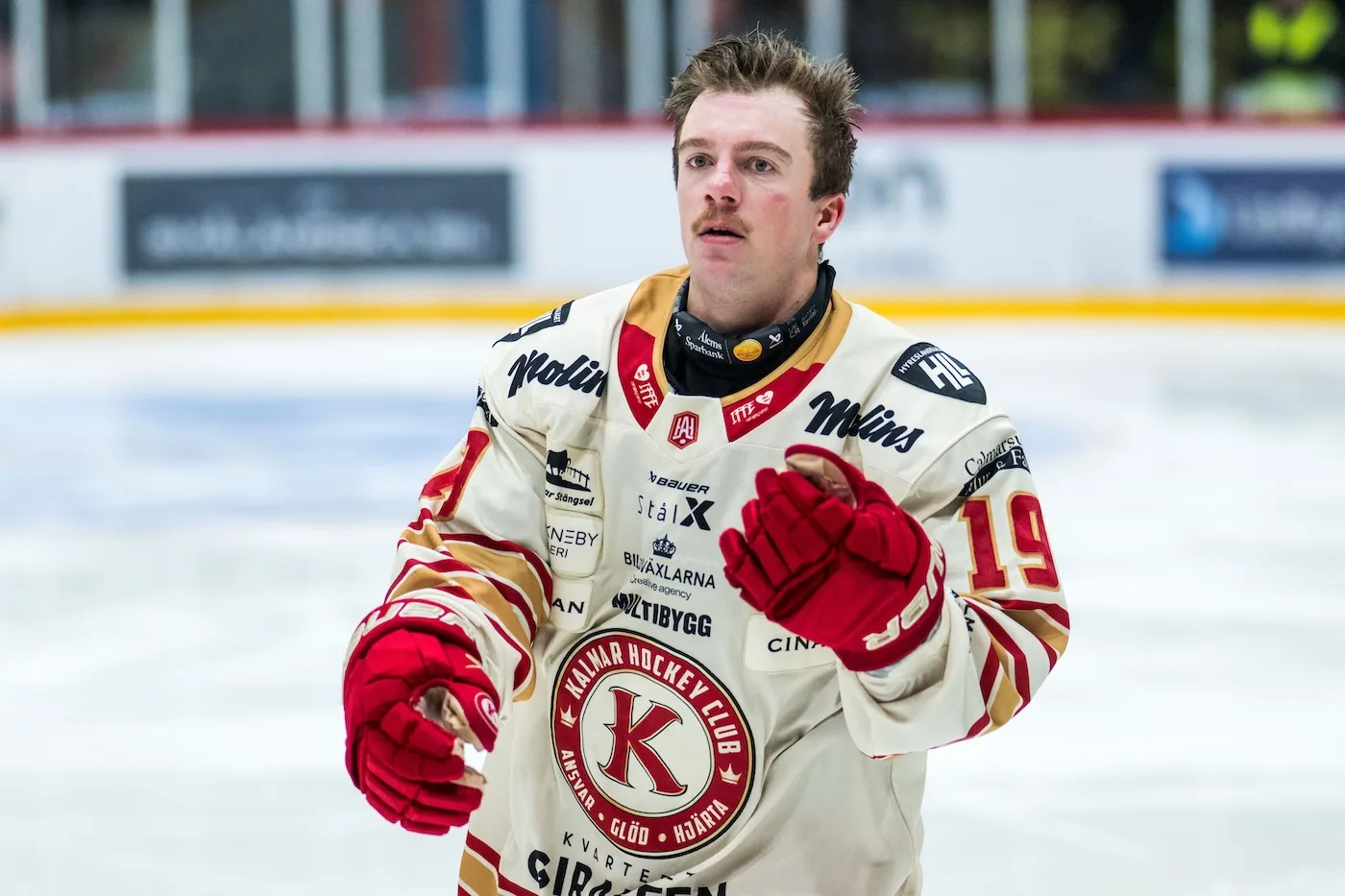 Stjärnspelaren saknas i rivalmötet – efter rykten