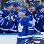 Svensken flyttas upp – får chansen intill Nylander