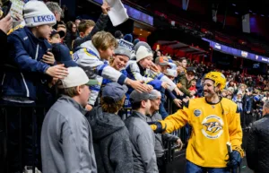 Filip Forsbergs fina gåva: ”Hockey är en dyr sport”