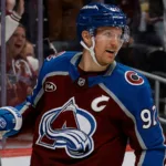 Gabriel Landeskog sätter första NHL-målet – på 1 347 dagar