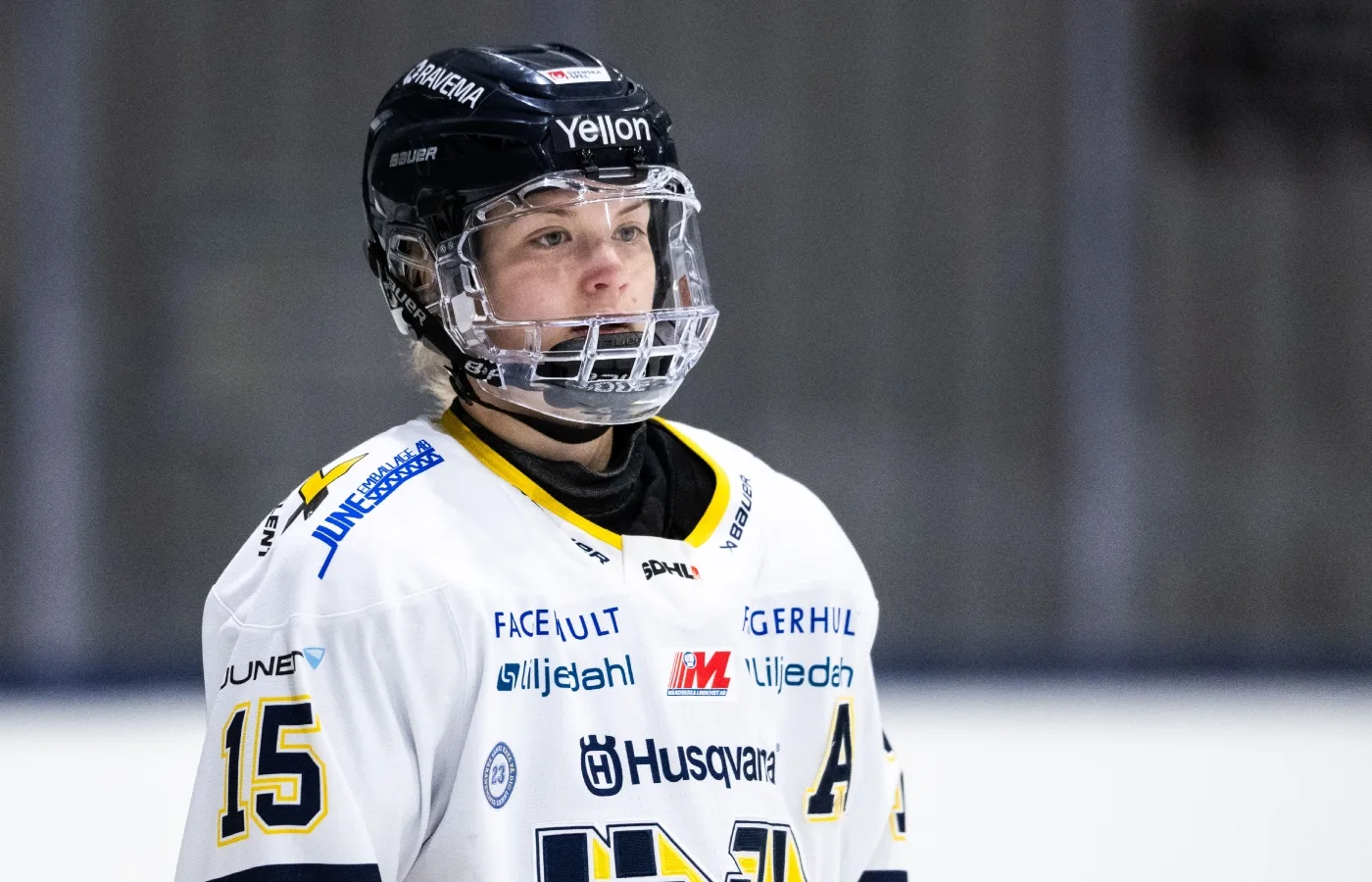 Bryter med svenskan – dagar innan premiären