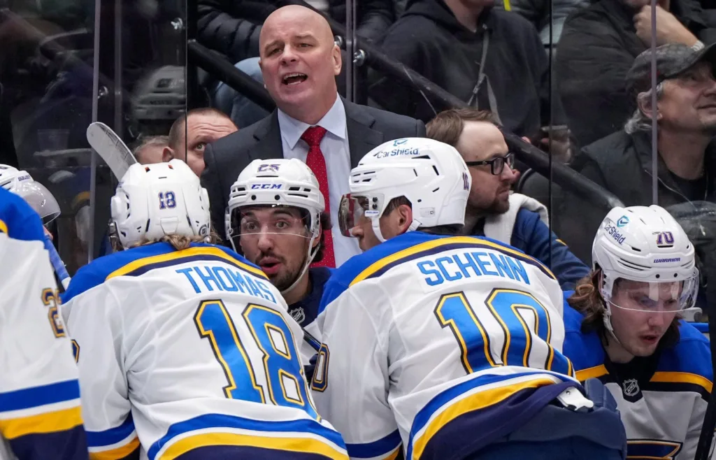 Jordan Kyrou och Oskar Sundqvist petas av Jim Montgomery