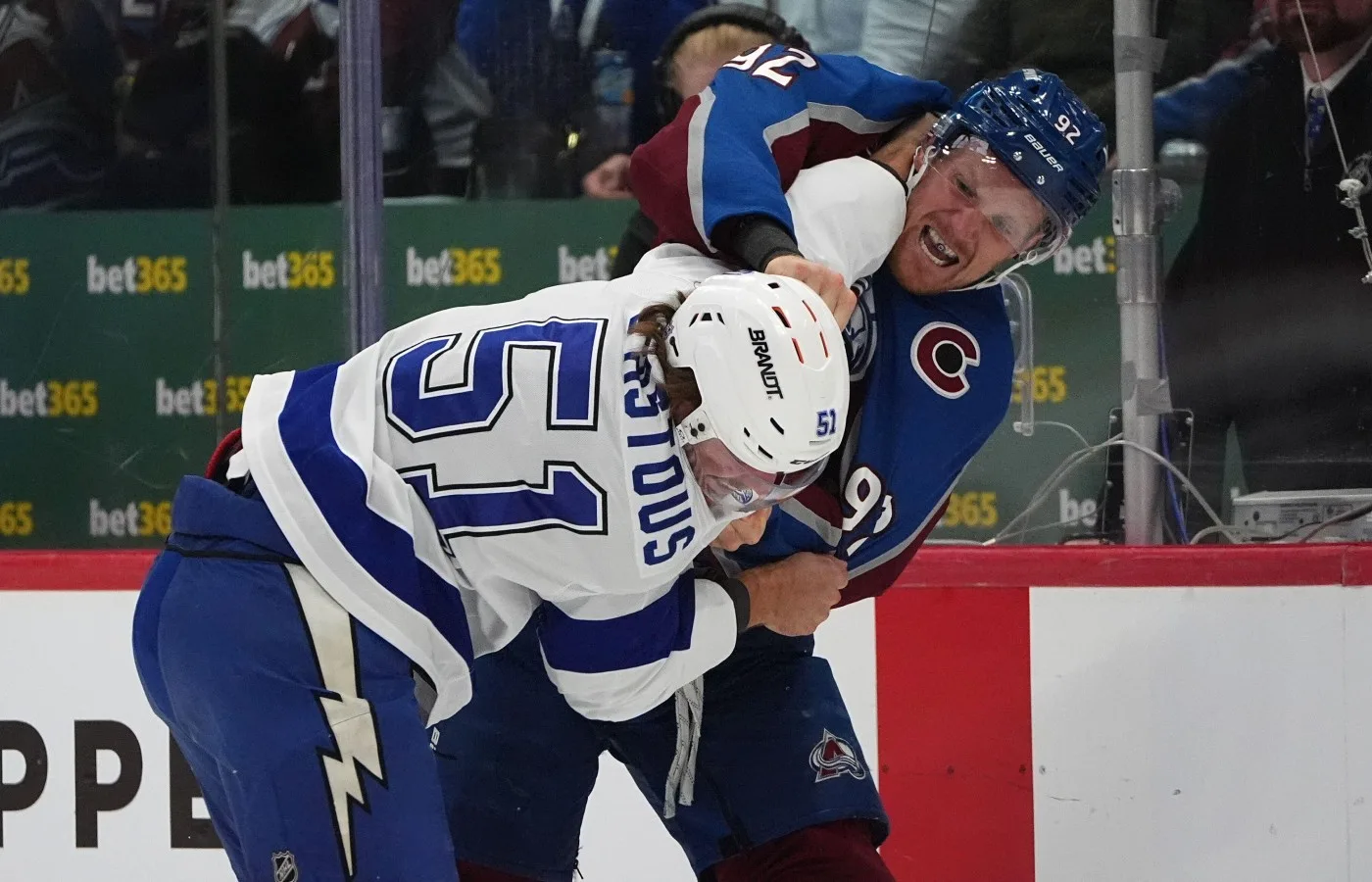 TV: Här hamnar Landeskog i slagsmål – med D’Astous