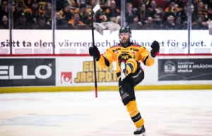 Detaljerna kring Omarks återkomst: ”Handlar om skolavgifter”