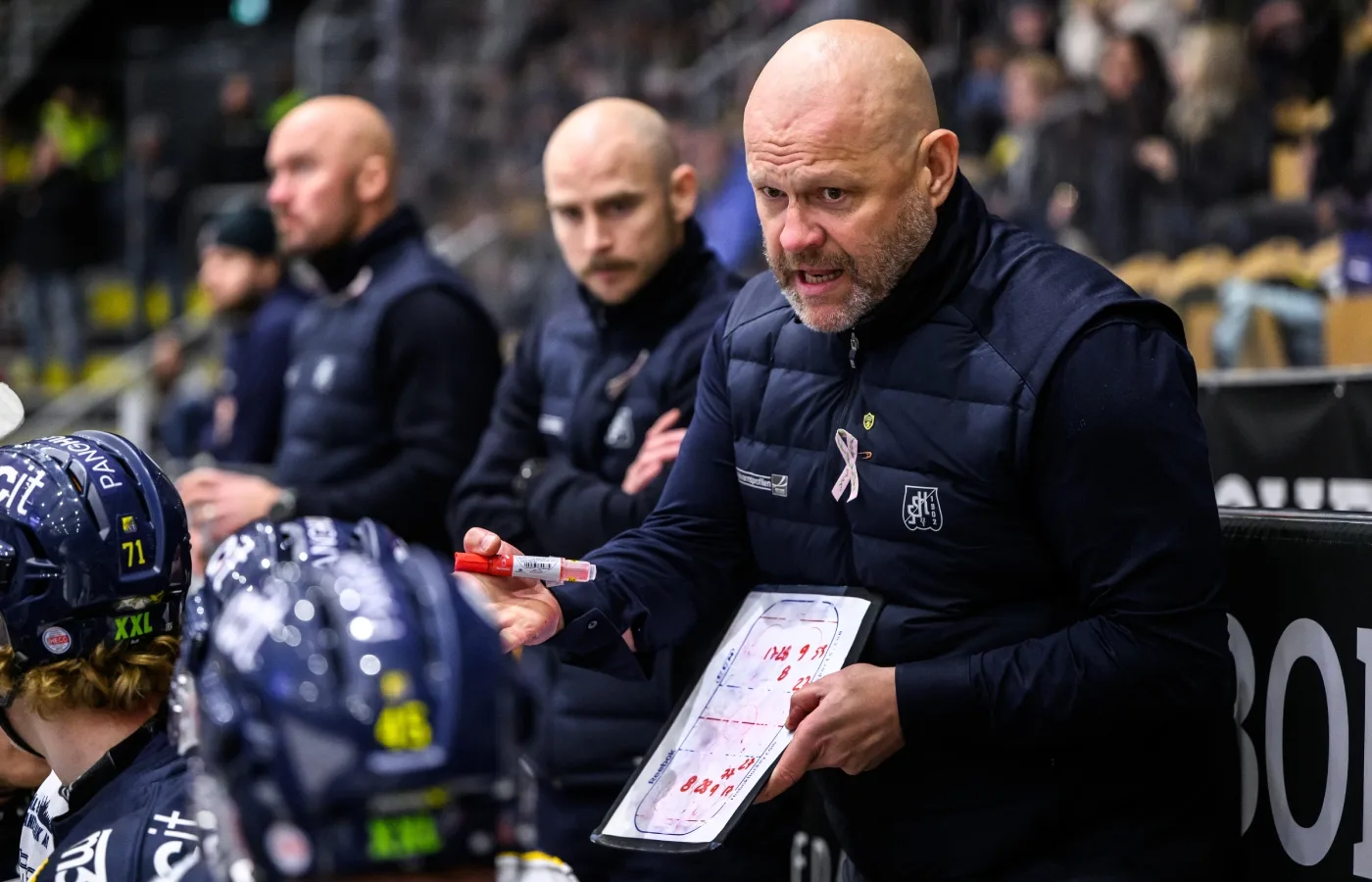 ”AJ:s” frustration: ”Vi får inte ens chansen där”