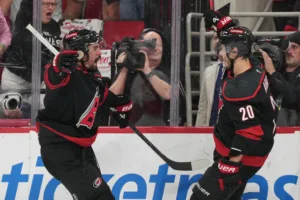 Carolina vann toppmötet mot Winnipeg med 4–3