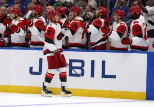 Carolina i serieledning i NHL efter 3–1 mot Boston