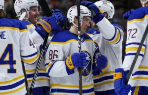 Svenske löftet kallades upp till NHL – blev målskytt direkt