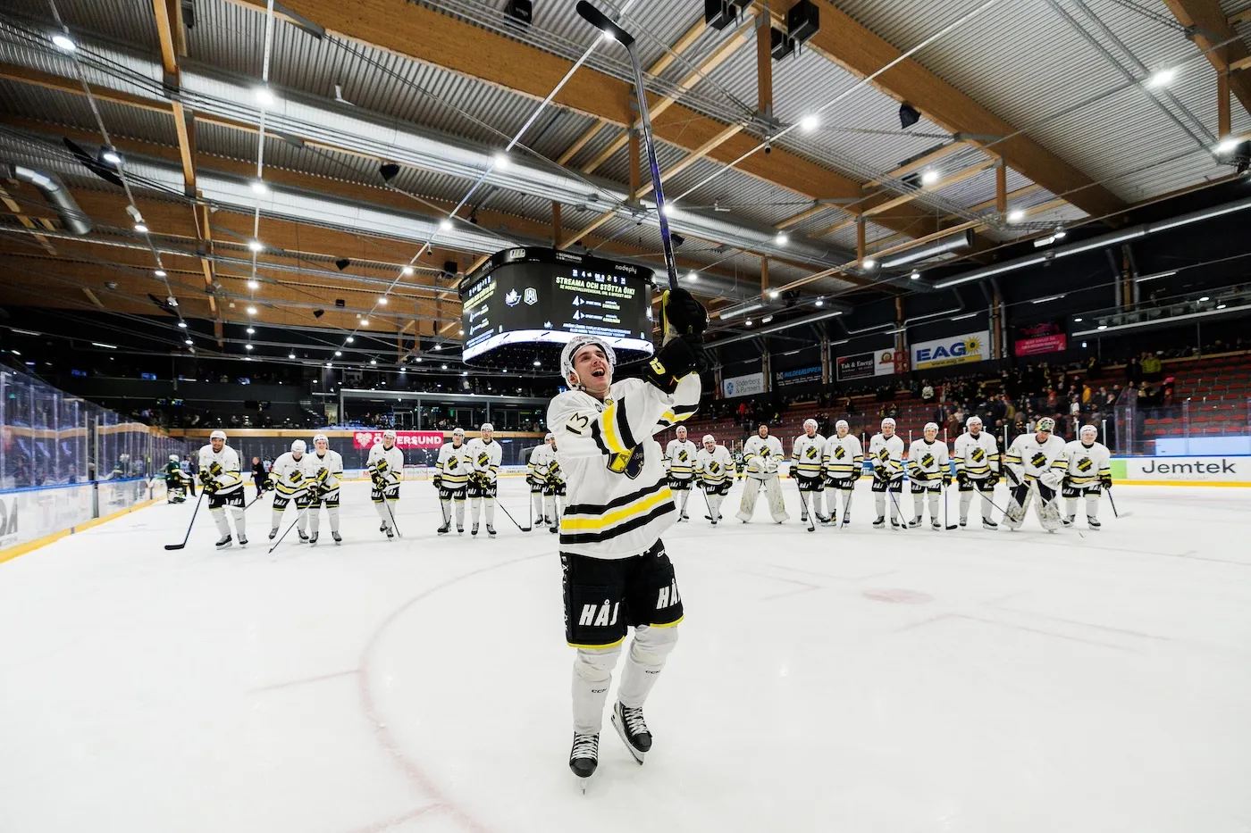 AIK studsade tillbaka – efter stjärnans hattrick
