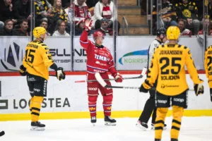 Förlängde med Timrå – mitt i förlustmatchen