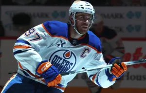 Connor McDavid förlänger sviten – fem assist i rivalmötet