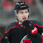 Skriver långt kontrakt – efter 23 NHL-matcher