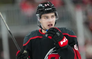 Skriver långt kontrakt – efter 23 NHL-matcher