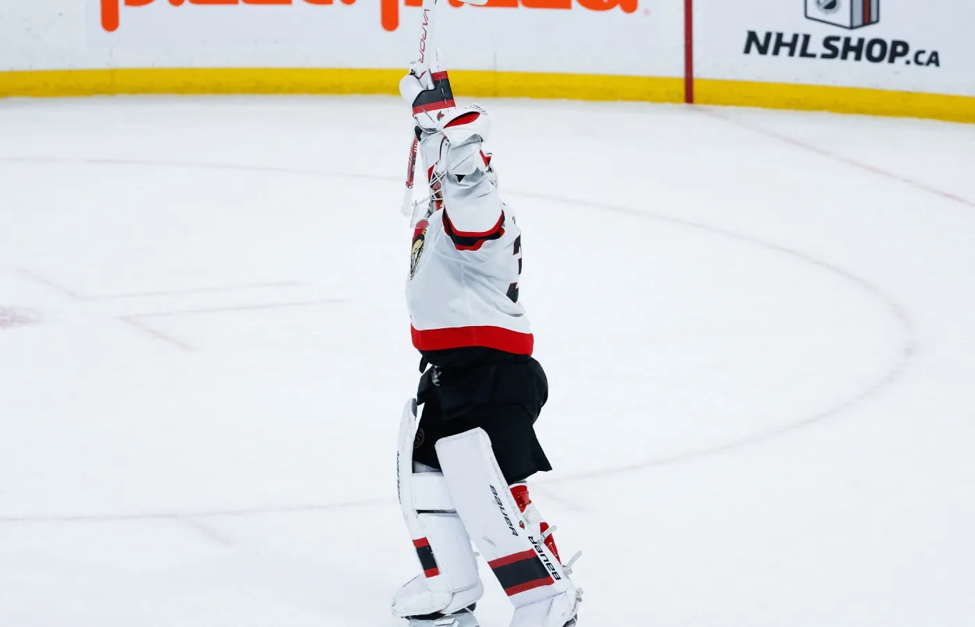 Ullmark hyllas – efter säsongens första nolla